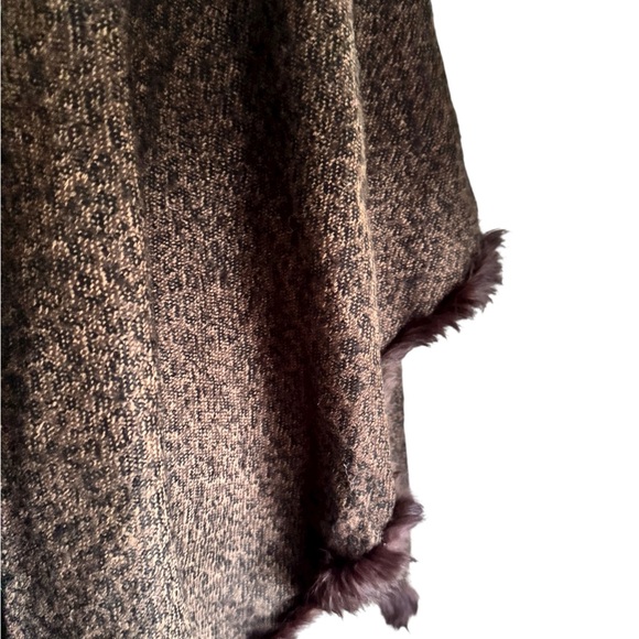 V. Fraas Brown Rabbit Fur Lined Ruana Shawl One Size - Picture 2 of 6